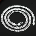 Collier en acier inoxydable pour une allure masculine sophistiquée