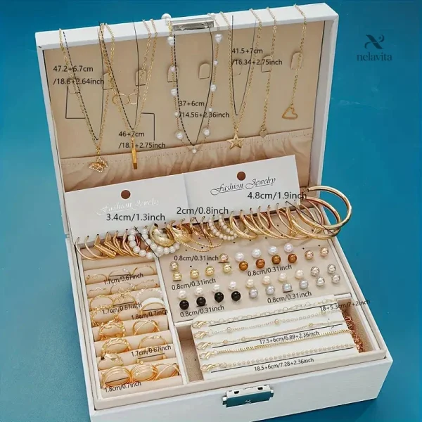 Élégants colliers et bracelets dorés pour une touche festive
