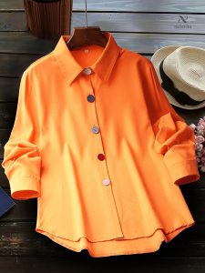 Blouse féminine aux couleurs vives et éclatantes