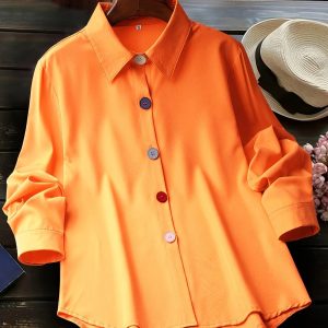 Blouse féminine aux couleurs vives et éclatantes
