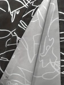 Mode femme : combinaison légère à motif abstrait