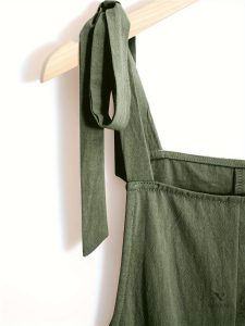 Salopette élégante avec poches pratiques