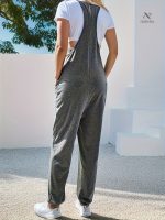 Combinaison femme moderne avec col en V