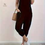 Combinaison féminine avec un design minimaliste