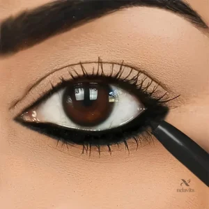 Eyeliner noir rétractable, précision d'application optimale