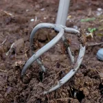 Cultivateur à main en acier, idéal pour les petits jardins