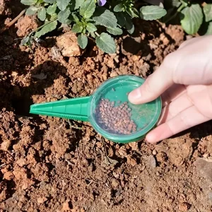 Outil de jardinage pour semis efficaces et rapides