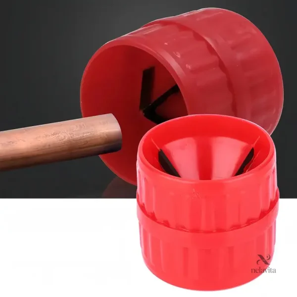 Outil de plomberie pour finition de tubes en plastique