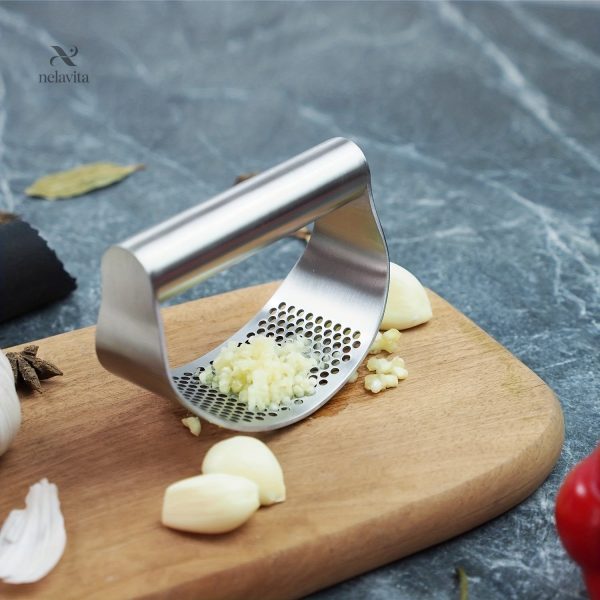 Ustensile essentiel pour les amateurs de cuisine à l’ail