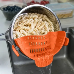 Égouttoir Silicone à Clipser pour Casserole – Filtre Universel Anti-Débordement pour Pâtes, Riz et Légumes – Résistant à la Chaleur et Facile à Nettoyer