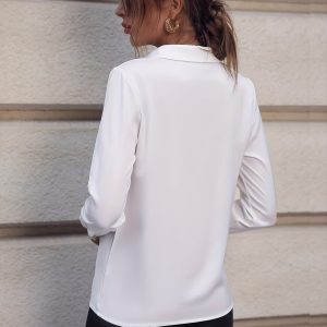 Blouse femme ajustée avec détails en perles