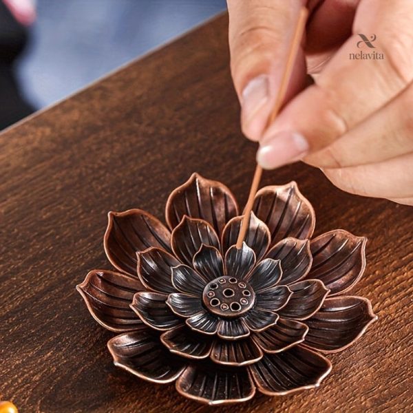 Encensoir Lotus Zen en métal cuivré, design élégant