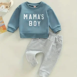 Ensemble Bébé Garçon Mama’s Boy – Sweat Bleu et Pantalon Gris Confortable