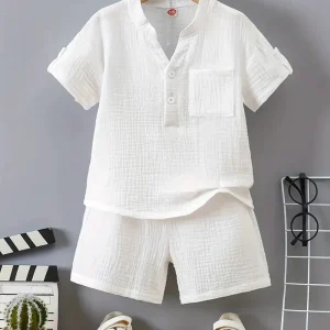 Ensemble chemise garçon été en coton léger vert – tenue décontractée avec short assorti