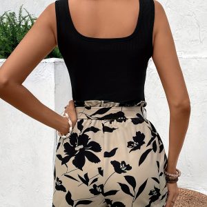 Débardeur fleuri et short ceinturé femme