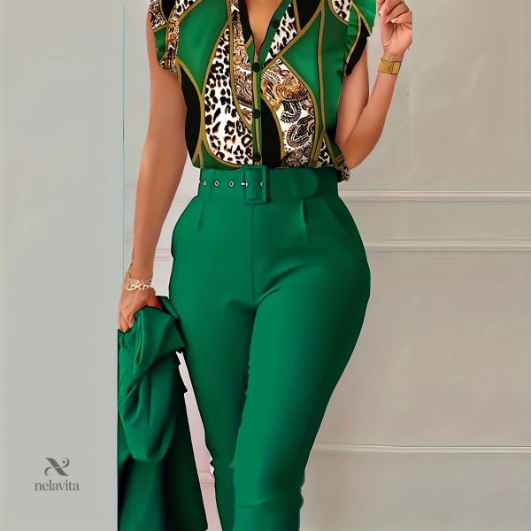 Ensemble féminin avec col en V et ceinture