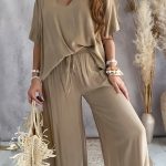 Mode féminine : Haut V et Pantalon fluide