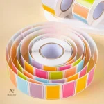 Étiquettes colorées pour bocaux et cahiers pratiques