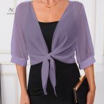 Vêtement féminin transparent et stylé
