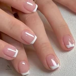Faux ongles french manucure pour mariée et demoiselles d’honneur