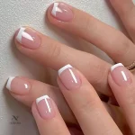 Accessoires de mariage : faux ongles manucure nude chic