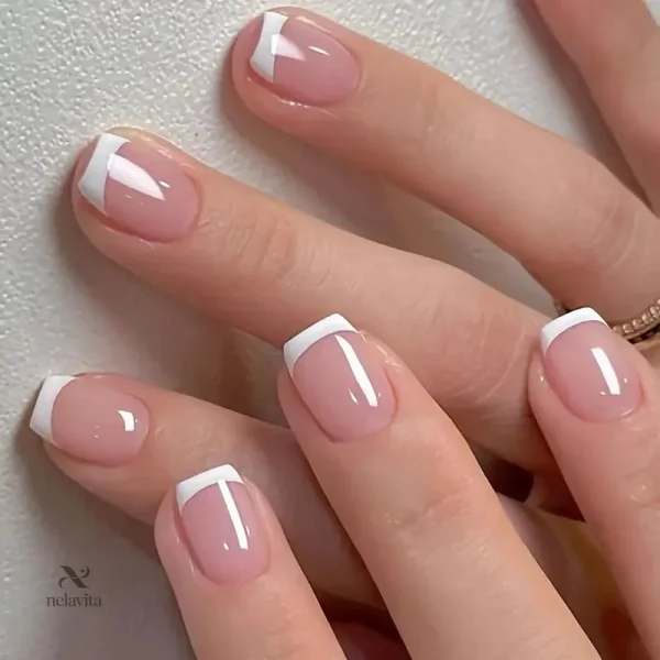 Accessoires de mariage : faux ongles manucure nude chic