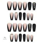 Faux ongles noirs et nude mat avec strass, design pointu
