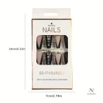 Faux ongles mat avec strass, look chic et moderne