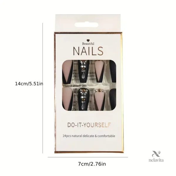 Faux ongles mat avec strass, look chic et moderne