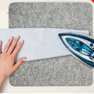 Accessoire pour fers à repasser et défroisseurs pratiques