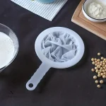 Accessoire de service alimentaire pour filtrer les liquides