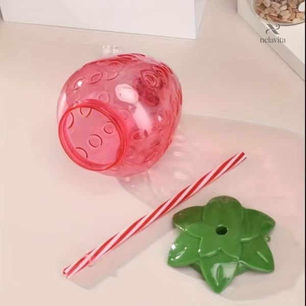 Gobelet ludique en plastique avec design fraise