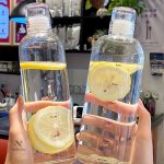 Gourde pratique avec indicateur de temps pour suivre sa consommation