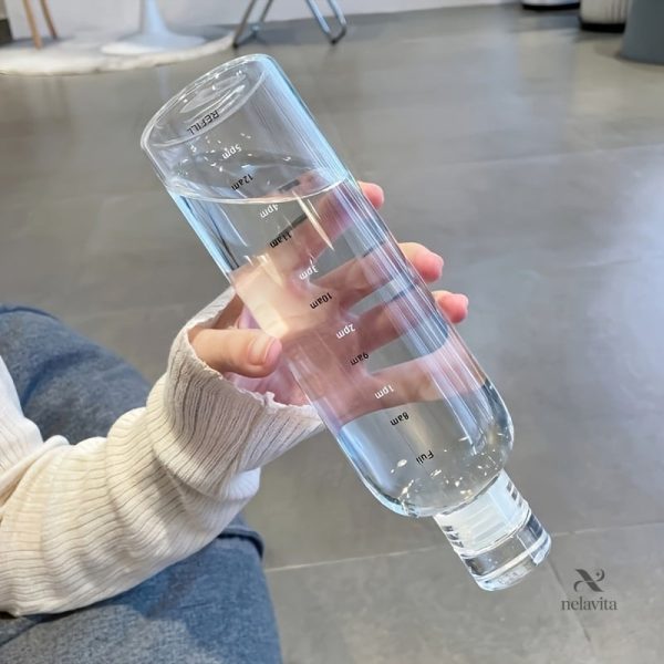 Gourde légère avec indicateur pour rester hydraté toute la journée