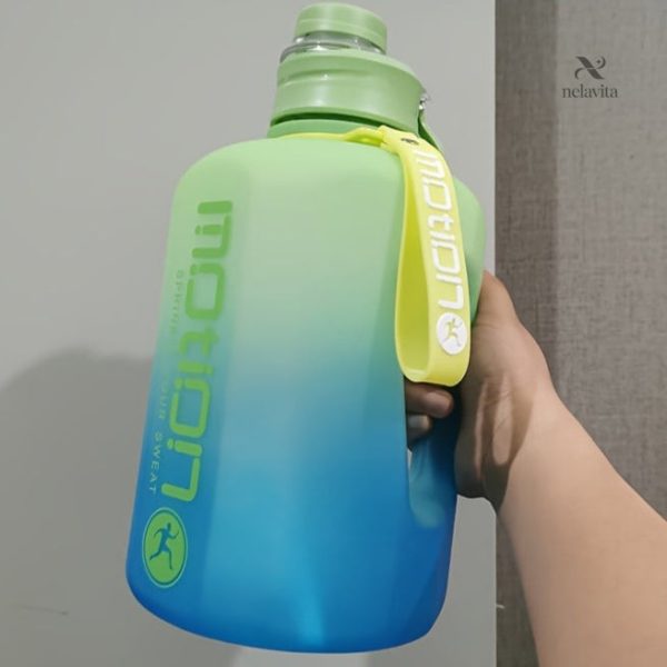 Accessoire de sport : gourde 2.2L avec paille