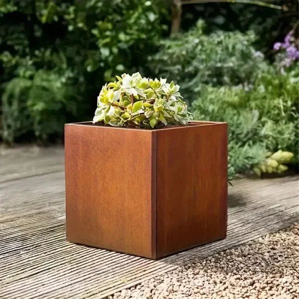 Jardinière carrée effet rouille pour plantes d'extérieur