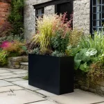 Pot de fleurs design pour terrasse et jardin