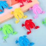 Petites grenouilles en plastique pour divertir les enfants