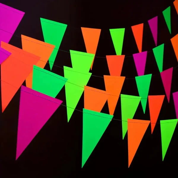 Fanions fluorescents pour embellir vos événements spéciaux