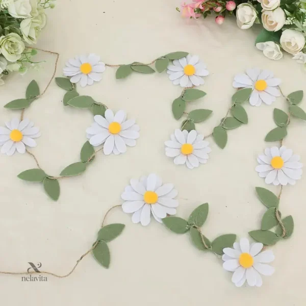 guirlande-fleurs-en-feutrine-decoration-murale-chambre-bebe-1