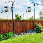 Luminaires de jardin : guirlande lumineuse sur poteaux élégants