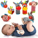Jeux d'éveil avec chaussettes et bracelets amusants