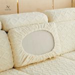 Housse extensible pour un canapé à motifs géométriques