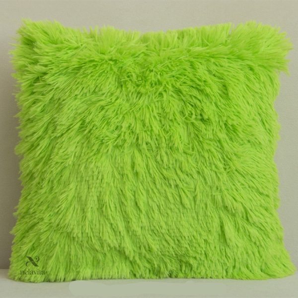 Coussin élégant en fausse fourrure pour salon