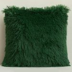 Coussin en fausse fourrure pour un intérieur raffiné