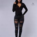 Jean femme avec taille haute et effet usé pour un confort optimal
