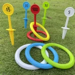 Activité ludique d'extérieur : jeu d'anneaux colorés