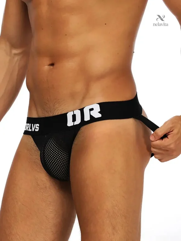 Slip échancré noir pour une allure sportive