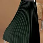 Jupe unie chic à assortir avec vos accessoires