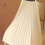 Jupe plissée simple, essentielle dans votre garde-robe